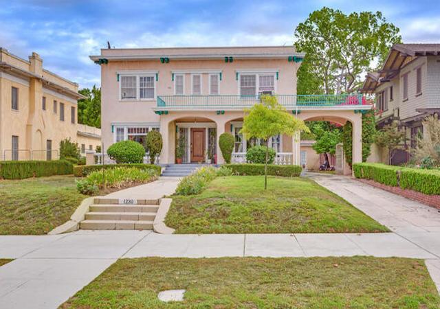 Country Club Park Neighborhood Guide