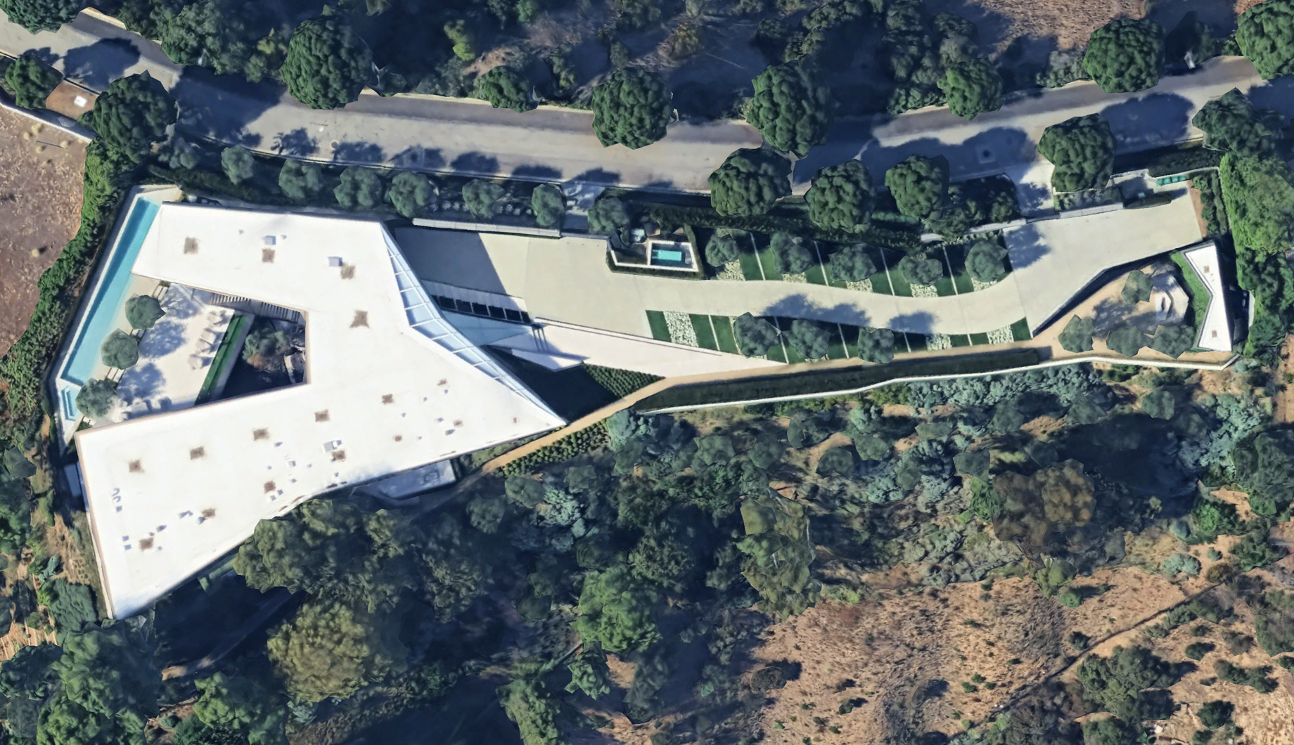 1163 N Hillcrest Rd – Trousdale Estates