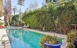 11322-camarillo-st-43425