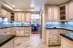 440-n-oakhurst-39550