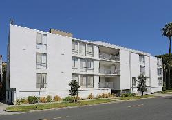 9297-burton-way-39057