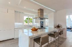 947-4th-st-33162