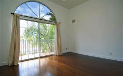 960-n-doheny-11186