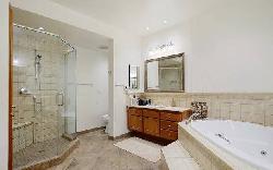 ashton-square-29322