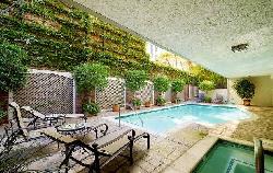 ashton-square-29325