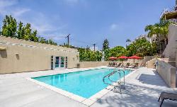 beachwood-canyon-estates-23036