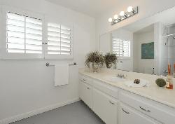 centinela-crest-33680