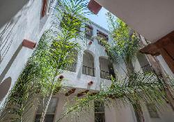 courtyard-on-haverford-51425