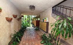 fairfax-tropics-14750