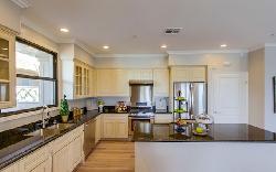 hampton-court-pasadena-32750
