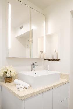off-melrose-weho-40553