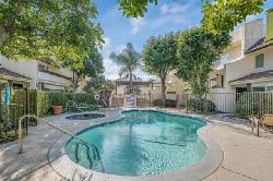 sherman-oaks-courtyard-52442