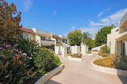 sherman-oaks-courtyard-52447