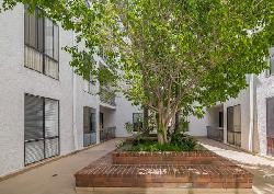 st-andrews-courtyard-44683